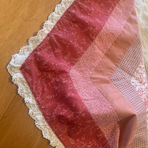 Quilted Blocked Embroidered Hearts Hexagon Twin/Full Bed Cover with Lace Trim - Picture 8 of 12